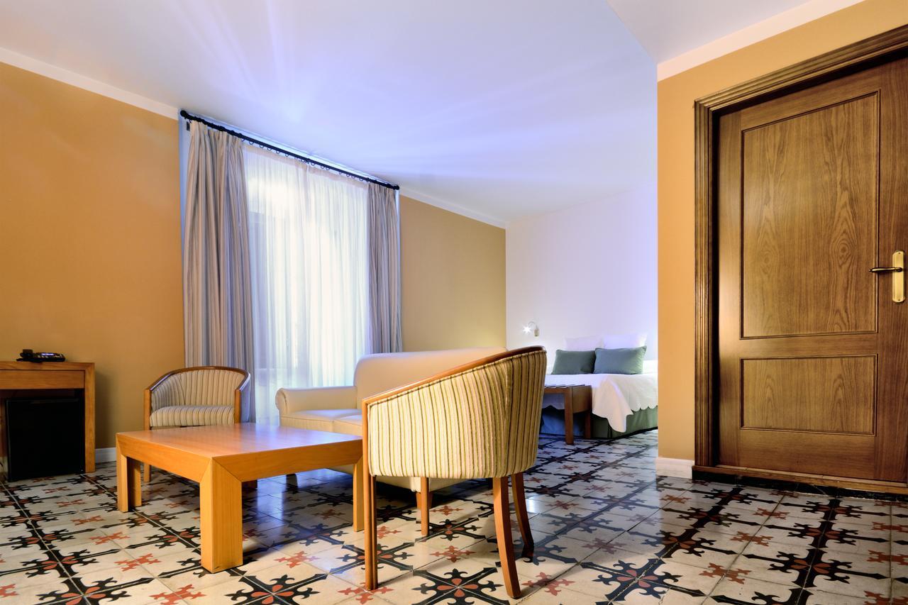 Hotel Ahc Palacio Coria Buitenkant foto